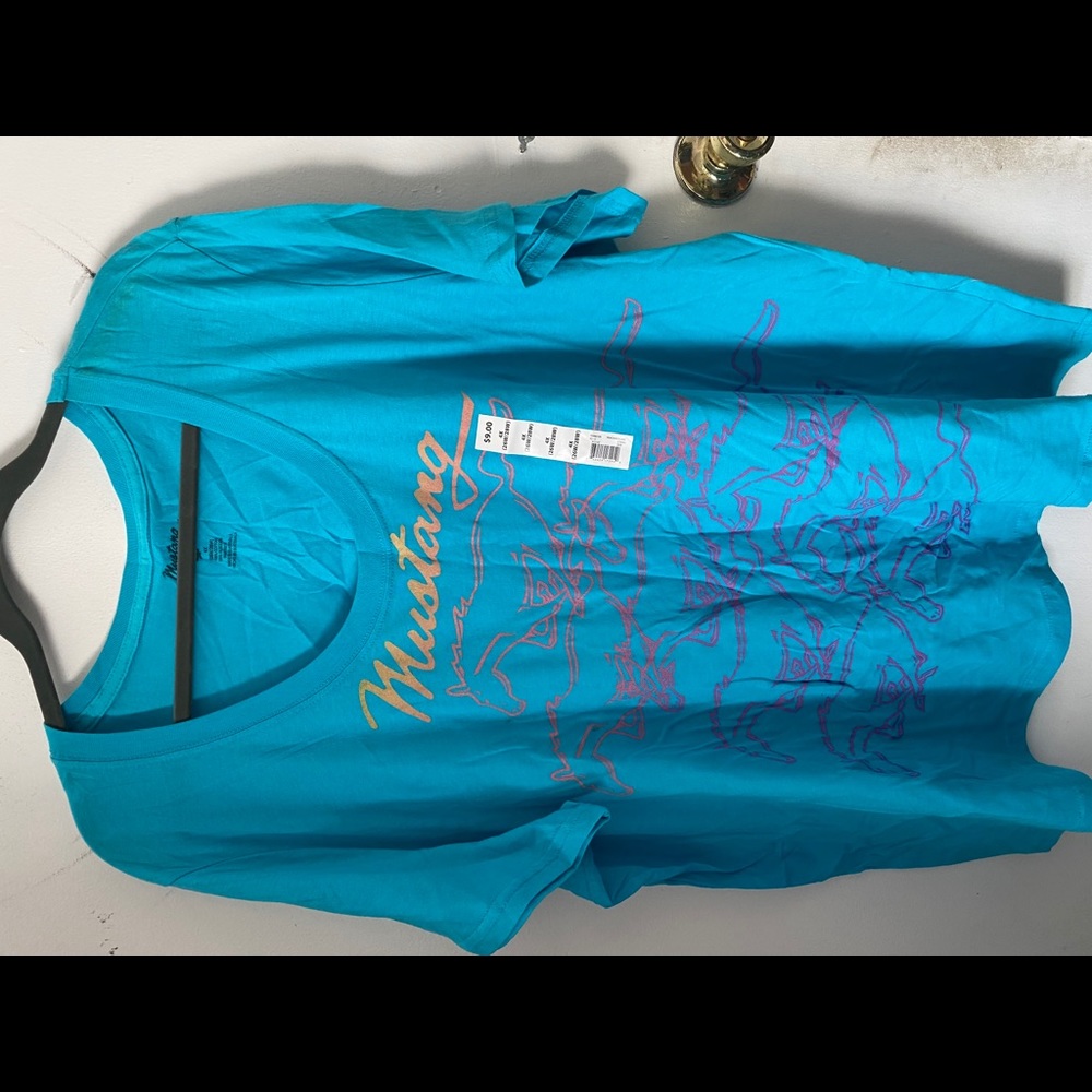 Mustang tee
